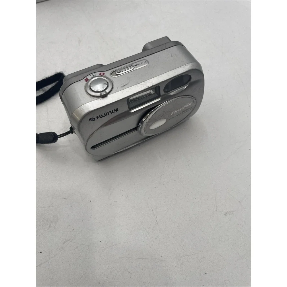 Fujifilm FinePix 2600 Zoom Digital Camera 3X Optical Zoom+Battery+MemCard-READ